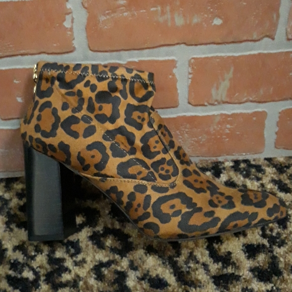 Franco Sarto Kortney Leopard Heel Ankle boots New Women's Shoes Animal Stretch 9 - Picture 3 of 8